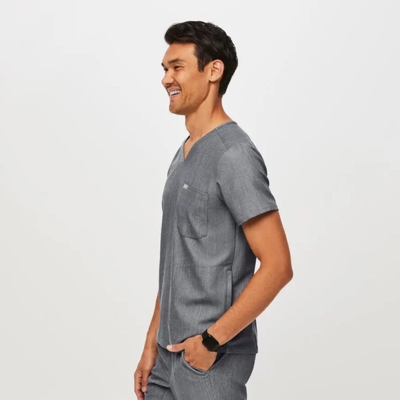 Figs Chisec Three-Pocket Scrub Top - Picture 2 of 6